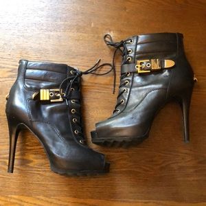 ▫️GUESS peep toes lace up heels